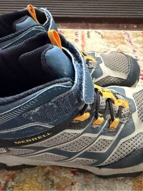 Merrell Moab waterproof hiking boot - kids size 4
